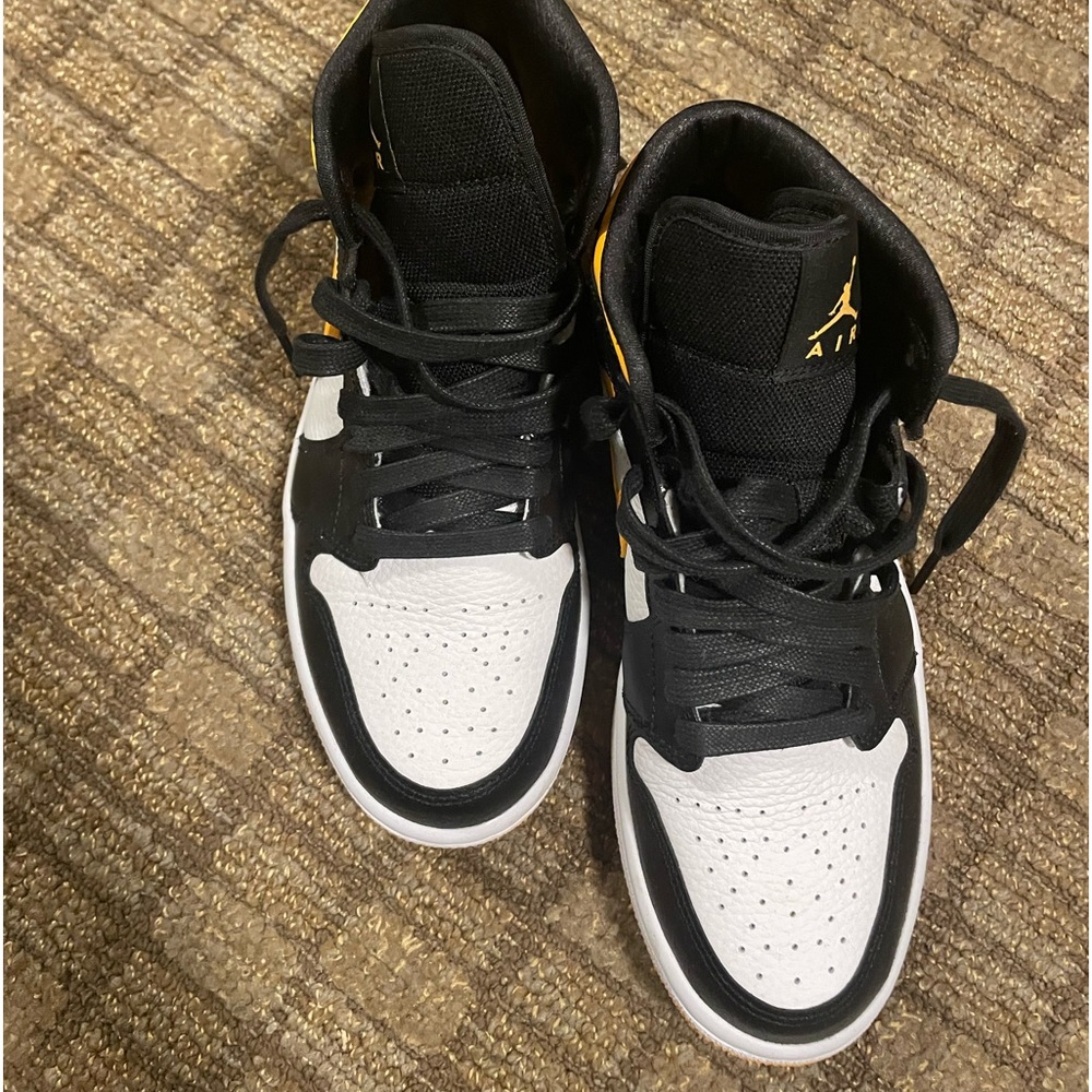 Air Jordan 1 Mid SE 'White Laser Orange'